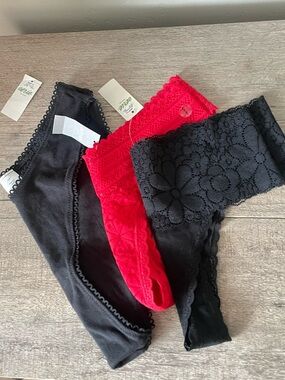 aerie Lace Bikini Panty Set - Black & Red